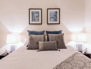 1 habitación, tabla de planchar con plancha, cuna de viaje y wifi 