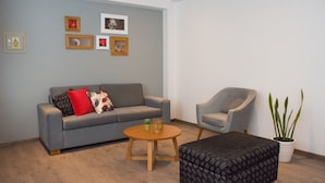 Family Apartment, Multiple Beds | Living room | 48-inch Smart TV with cable channels, TV, Netflix - Basadre Apart Hotel (Tacna)