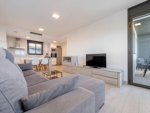 TV - Apartment with pool and parking 2min beach (Torredembarra)