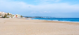 Lejlighed med pool og parkering 2 min strand