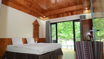 Bungalow, 1 cama matrimonial (Water Front) | Minibar, caja de seguridad en la habitación y escritorio