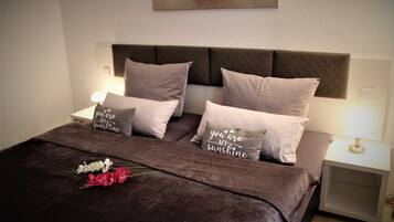 1 bedroom, in-room safe, WiFi, bed sheets