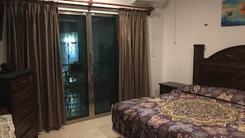 2 slaapkamers, een kluis op de kamer, een strijkplank/strijkijzer, wifi