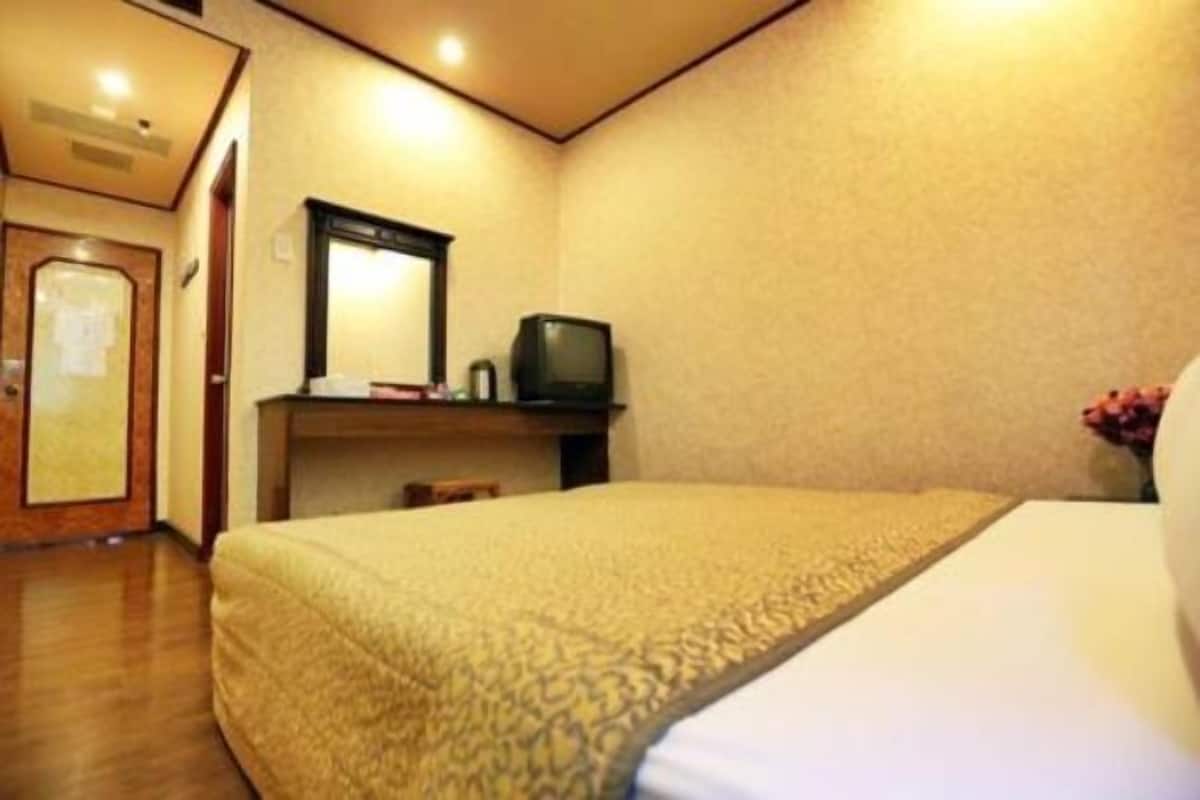 Singola Economy, 1 letto a una piazza e mezza | Una scrivania, Wi-Fi gratuito, accesso in sedia a rotelle