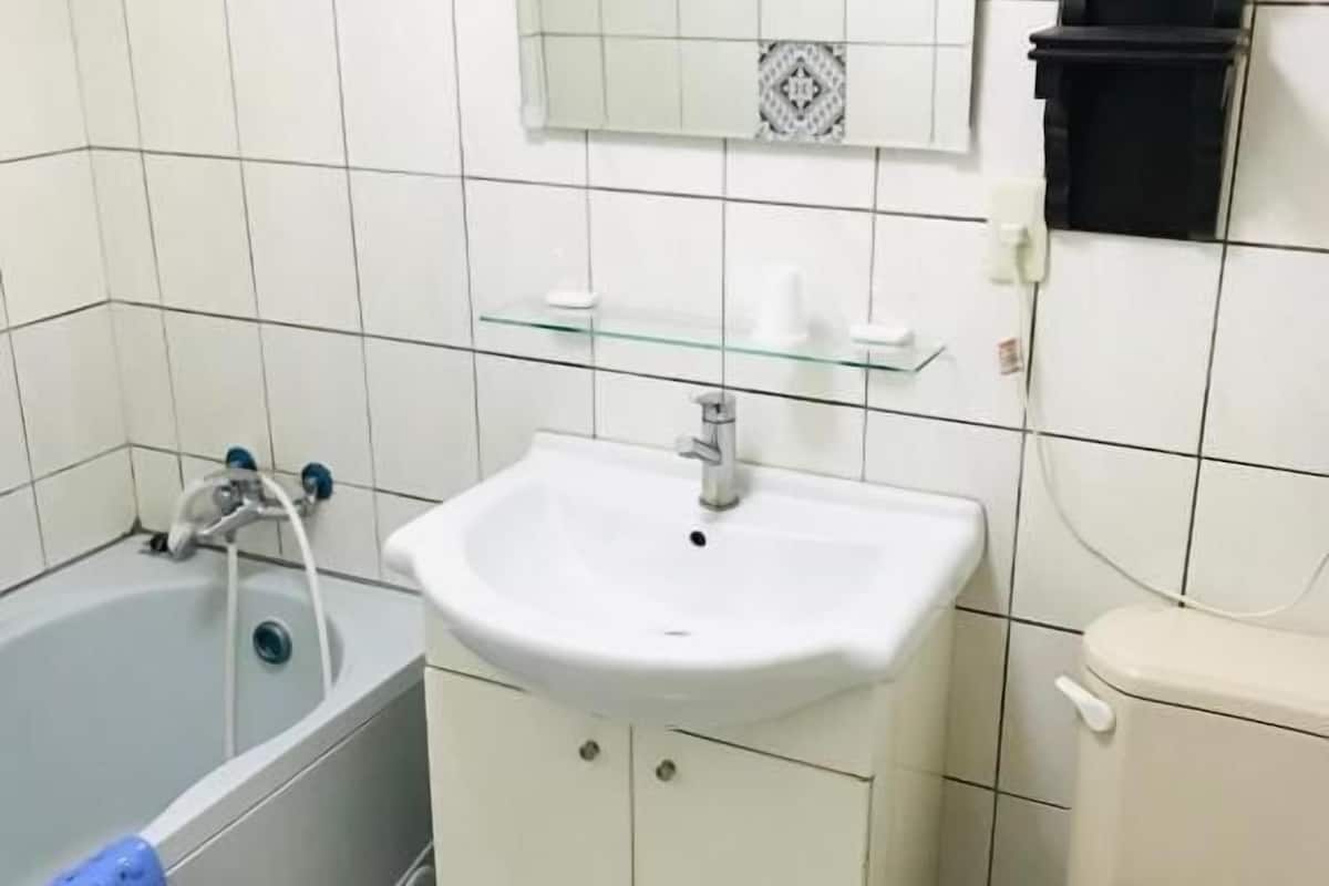Bathroom | Shower, free toiletries, hair dryer, slippers