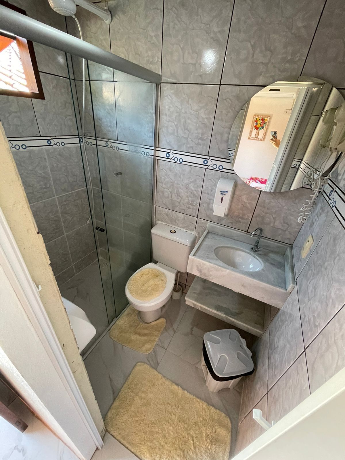 Classic Suite | Bathroom | Shower, free toiletries, hair dryer, towels