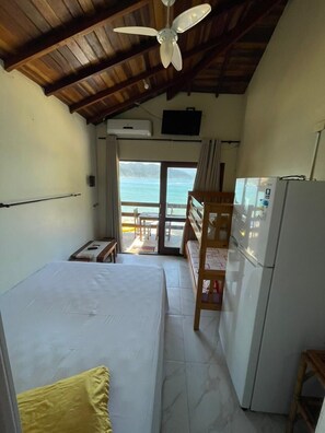 Panorama suite, uitzicht op oceaan | 1 slaapkamer, een minibar, verduisterende gordijnen