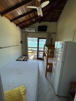 Suite panorámica, vistas al mar | 1 dormitorio, minibar, cortinas opacas y tabla de planchar con plancha