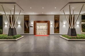 Property entrance - Ramada by Wyndham Bengaluru Yelahanka (Bengaluru)