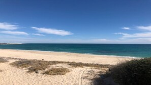 Una playa cerca