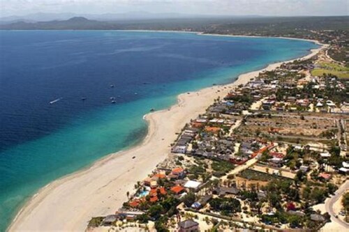 Great location 2 blocks from the beach.