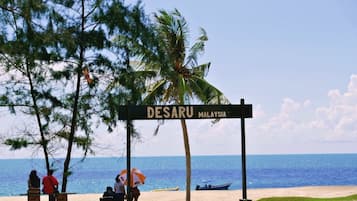 Pantai berhampiran, pasir putih 