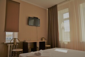 In-room safe, desk, iron/ironing board, rollaway beds - Korkem Hotel (Astana)