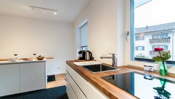 Réfrigérateur, micro-ondes, four, lave-vaisselle