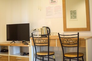 Standard-Doppelzimmer | Hochwertige Bettwaren, Verdunkelungsvorhänge, kostenloses WLAN