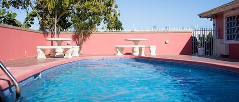 حمّام سباحة خارجي