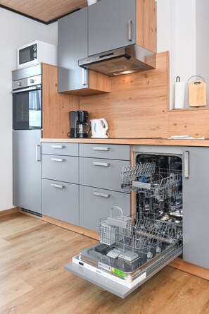 Refrigerador, microondas y horno 