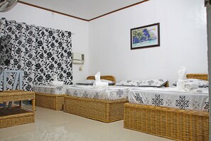 ห้องทริปเปิล, ห้องน้ำรวม | โต๊ะทำงาน, เตียงเสริม/เปล, ผ้าปูที่นอน