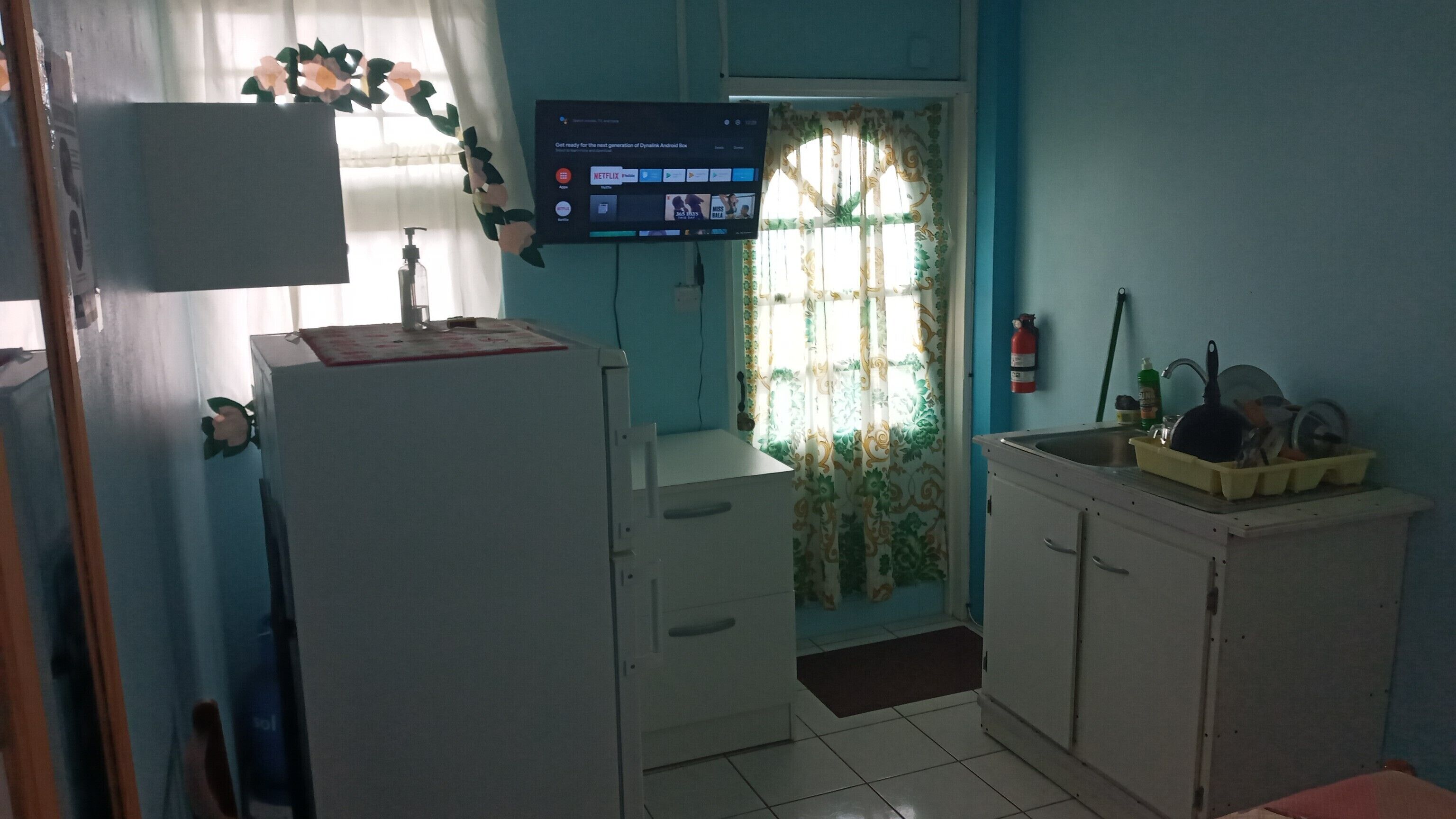 Habitación estándar, 1 cama matrimonial, vista al océano | Cocina privada | Tostadora y comedor 