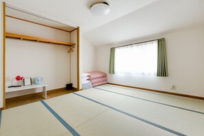 Free WiFi, bed sheets - Plus 9 Station Inn (Izumisano)