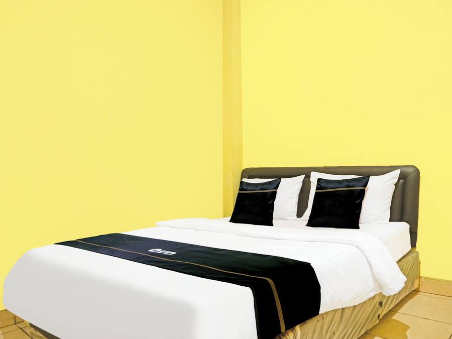 Standard Double Room | 1 bedroom, desk, WiFi (free), bed sheets