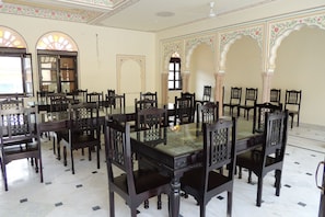 Dining - Dhula Garh  A Heritage Hotel (Jamwa Ramgarh)