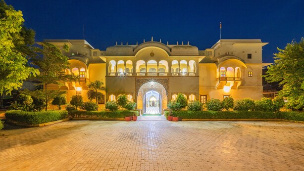 Front of property - Dhula Garh  A Heritage Hotel (Jamwa Ramgarh)