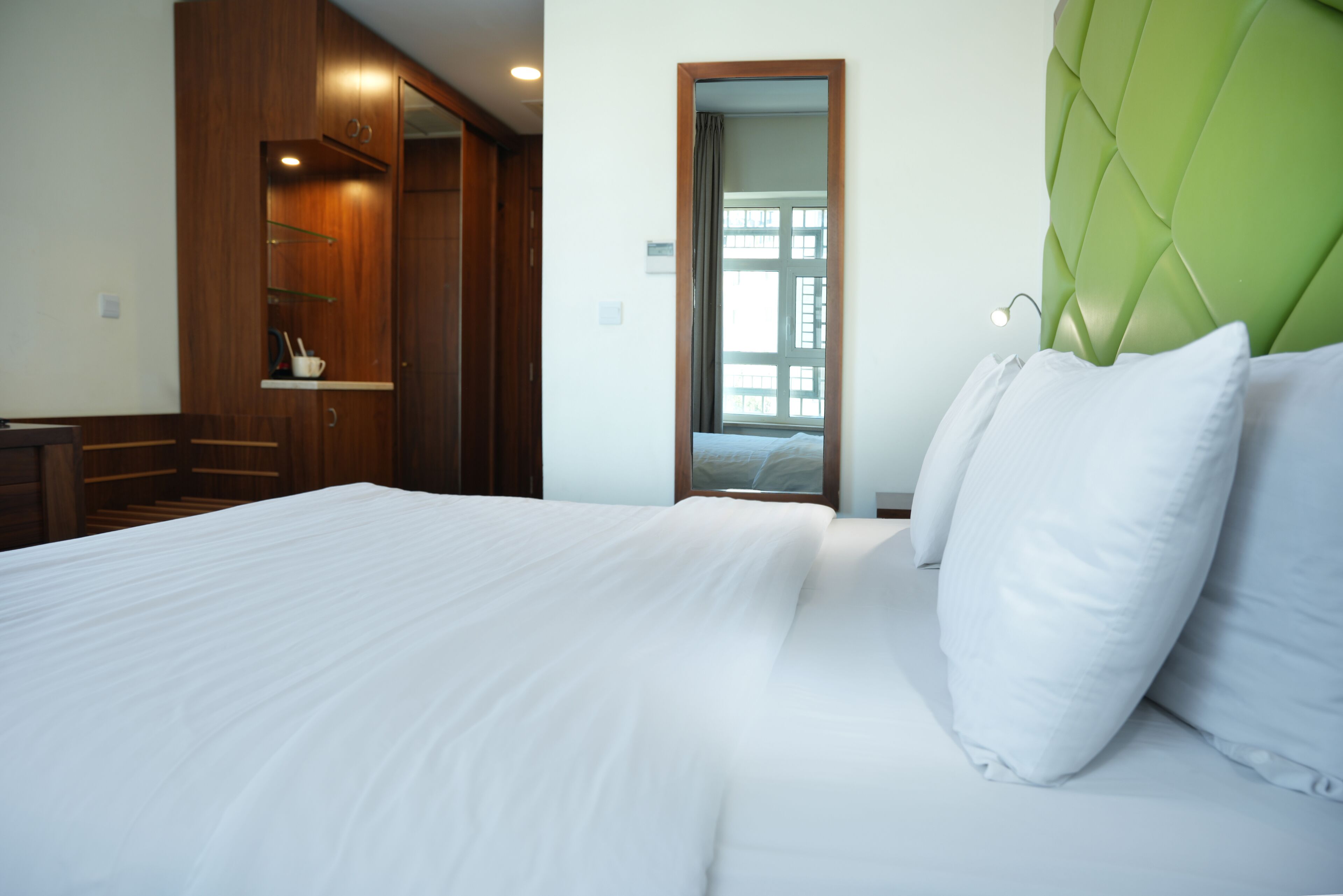 スーペリア ルーム ダブルベッド 1 台 | ミニバー、デスク、ノートパソコン用作業スペース、遮光カーテン