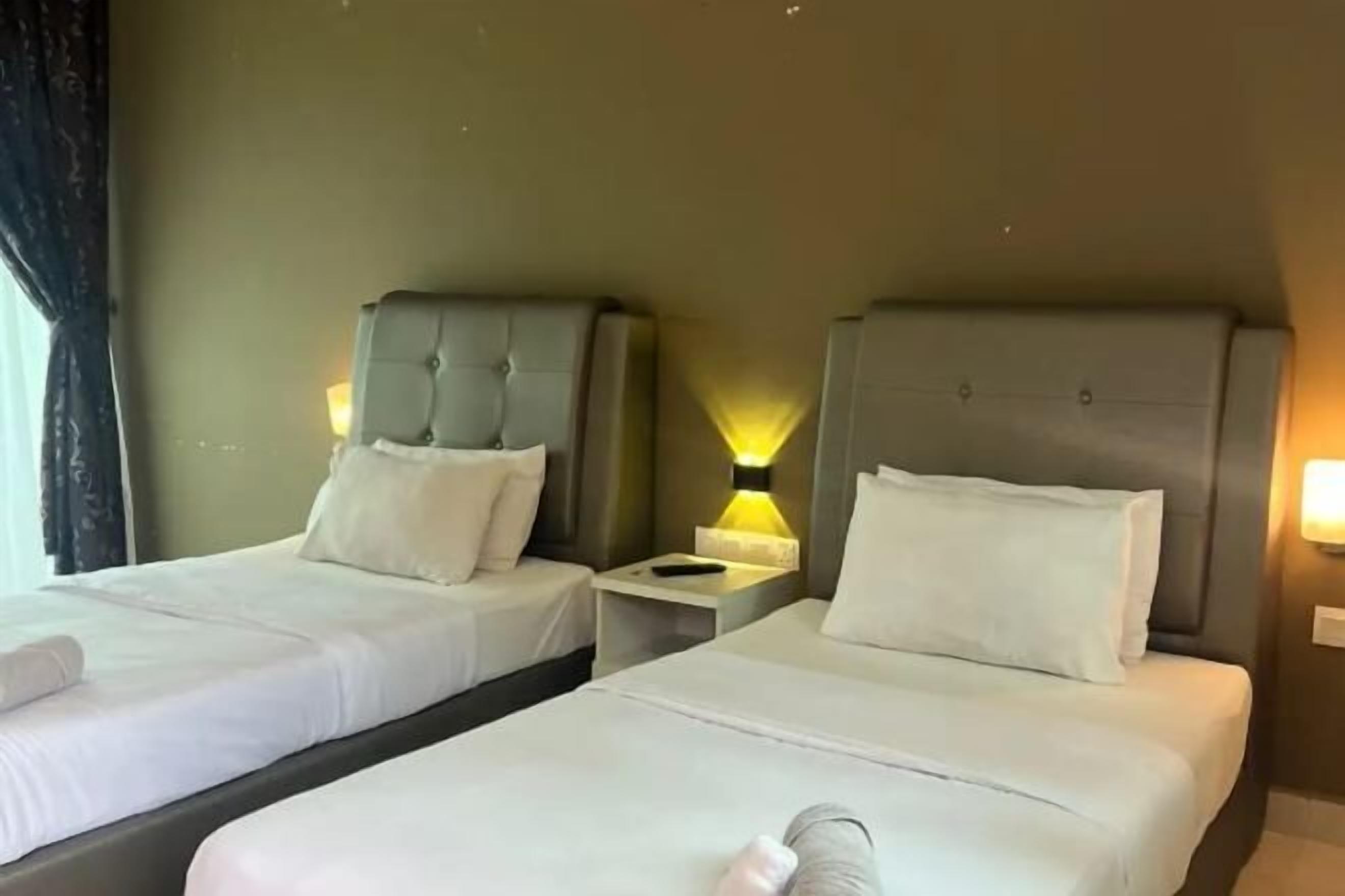 Desk, soundproofing, free WiFi, bed sheets