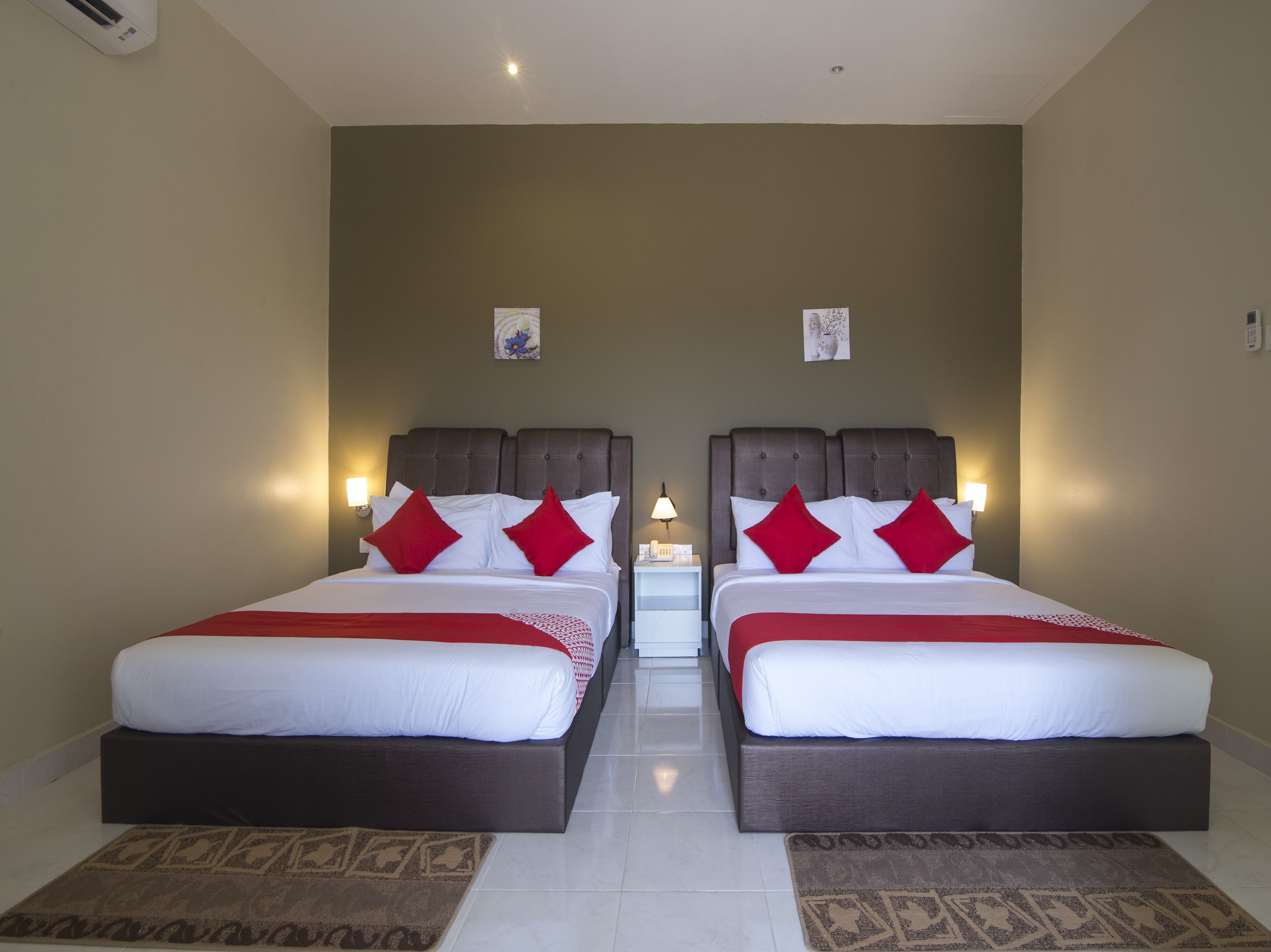 deluxe suite, 2 double beds | desk, soundproofing, free wifi, bed sheets