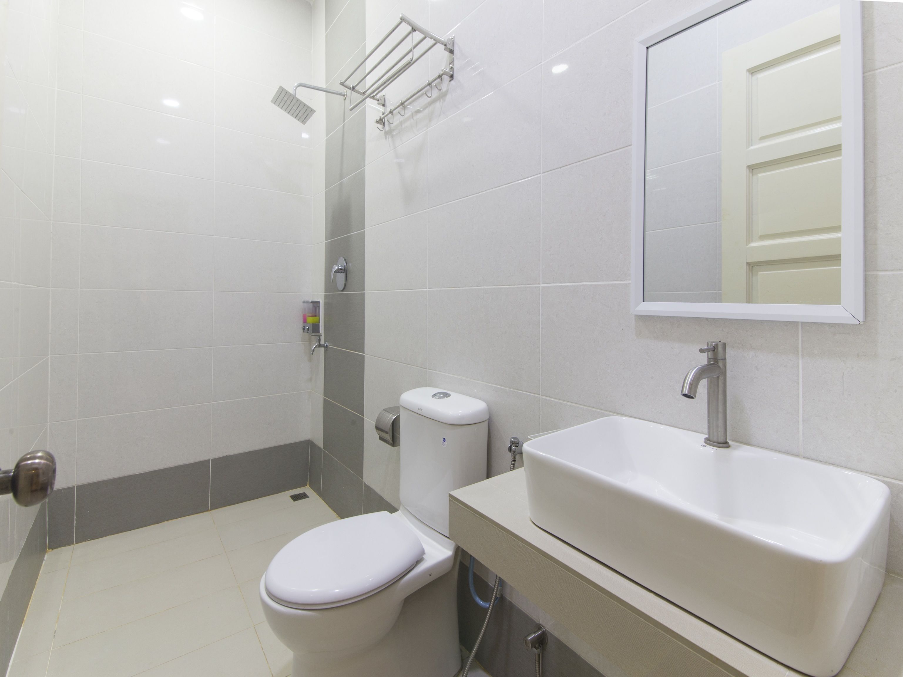 family suite | bathroom | shower, bidet, towels