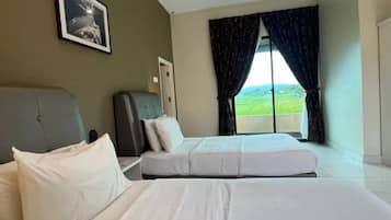 Desk, soundproofing, free WiFi, bed sheets