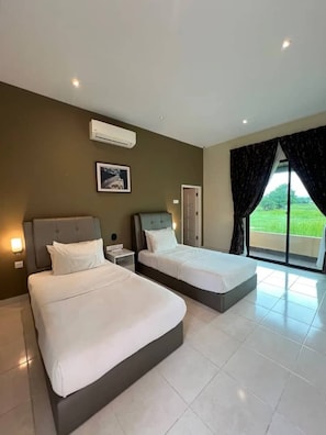 Deluxe Twin Room | Meja, kalis bunyi, Wi-fi percuma, cadar katil 