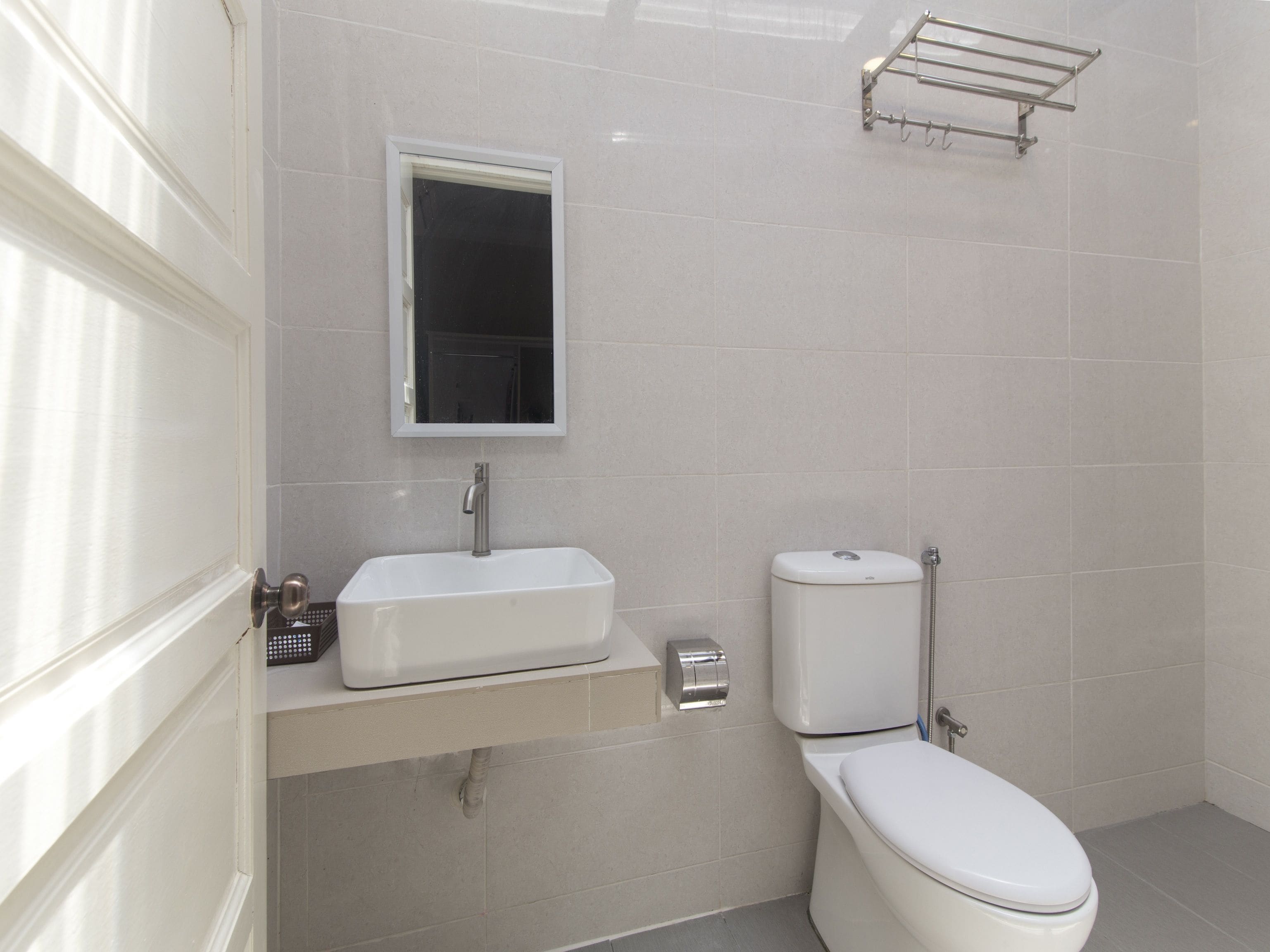 superior twin room | bathroom | shower, bidet, towels