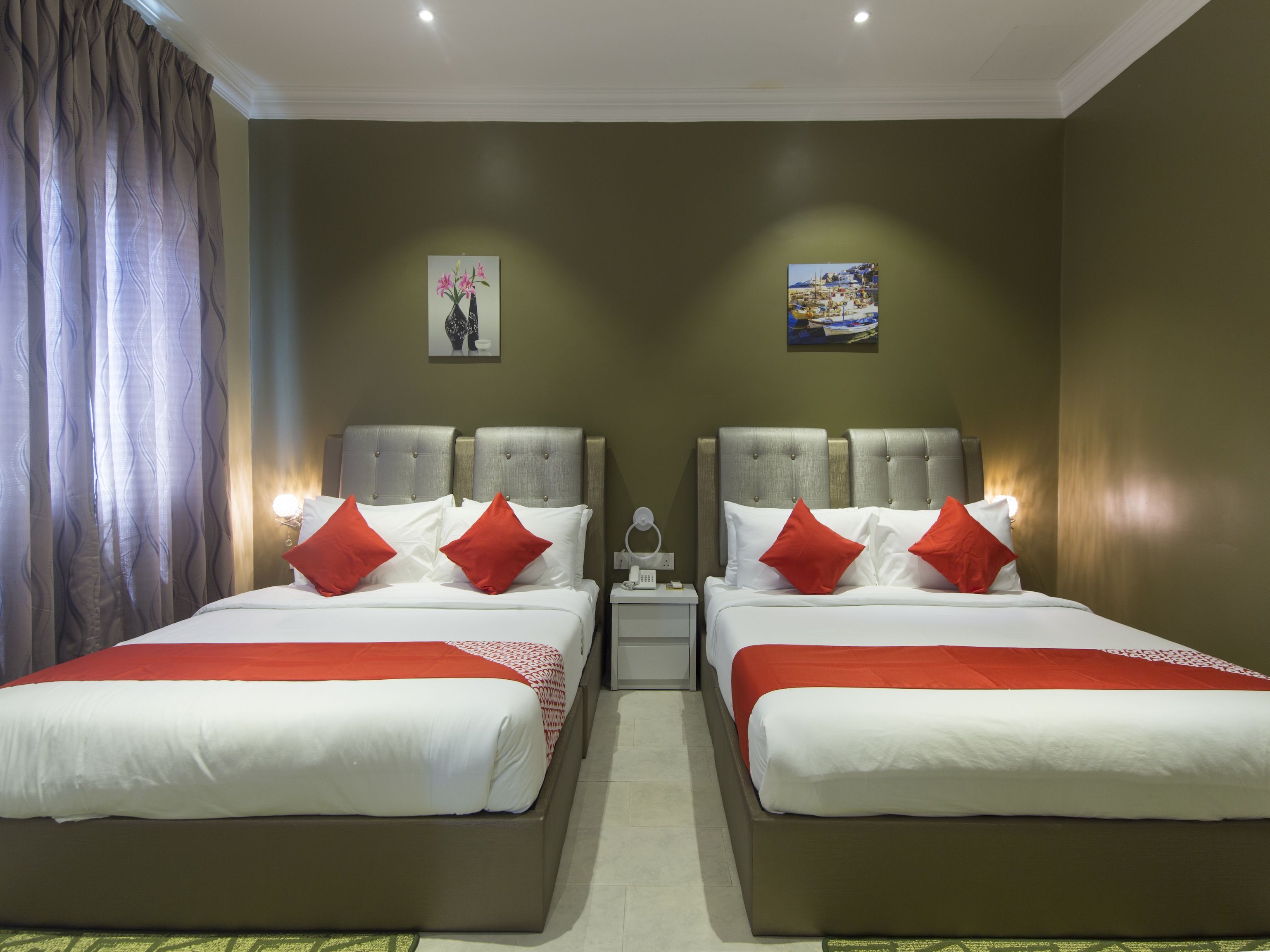 family suite | desk, soundproofing, free wifi, bed sheets