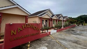 A row of single-story buildings with a sign reading 'NAHDHOR LANGKAWI RESORT'. - Nahdhoh Langkawi Resort (Langkawi)
