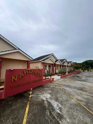 A row of single-story buildings with a sign reading 'NAHDHOR LANGKAWI RESORT'. - Nahdhoh Langkawi Resort (Langkawi)