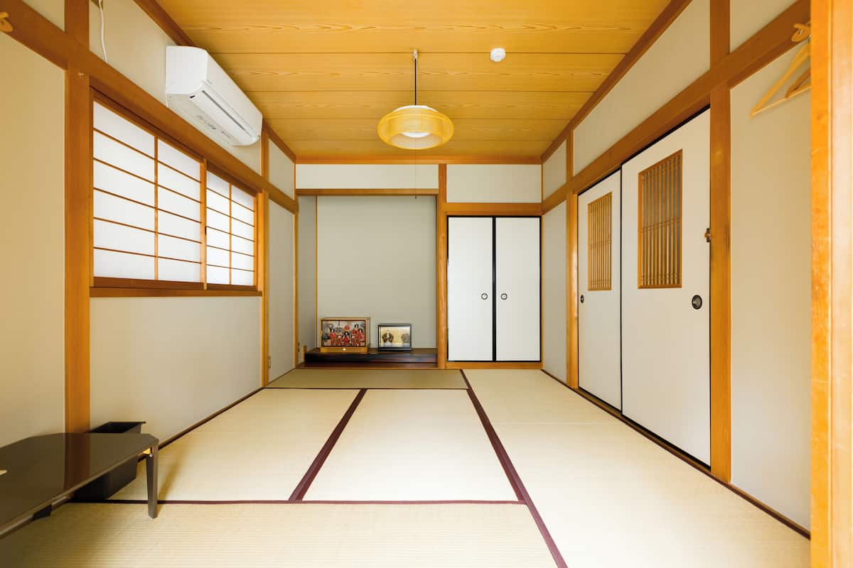1 bedroom, blackout curtains, free WiFi, bed sheets