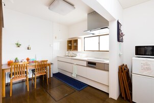 Refrigerador, microondas, tetera/pava eléctrica