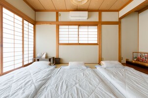Habitación familiar, baño privado (Japanese Style, 6 People) | Cortinas opacas, wifi gratis, ropa de cama