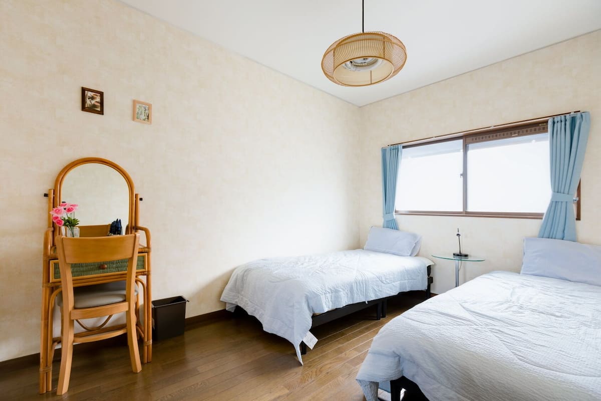Blackout drapes, WiFi (free), bed sheets