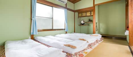 Quarto família, banheiro privativo (Japanese Style, 6 People) | 1 quarto, cortinas blackout, Wi-Fi de cortesia, roupa de cama