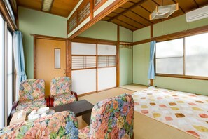Blackout curtains, free WiFi, bed sheets - A&Z guesthouse (Kaizuka)