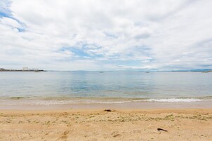 Una playa cerca