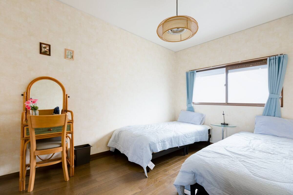 Blackout drapes, WiFi (free), bed sheets