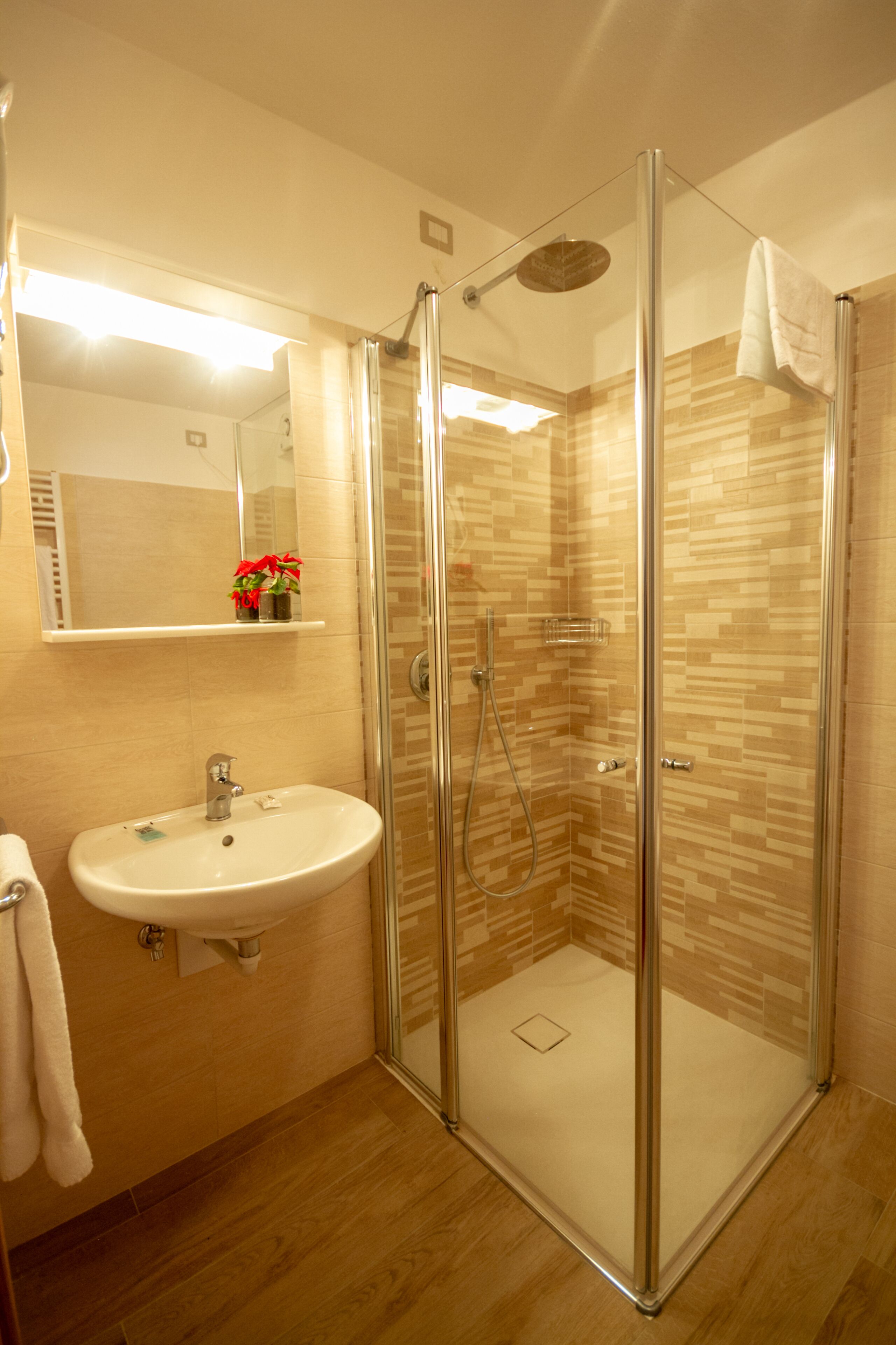 comfort triple room | bathroom | shower, bidet, towels