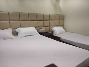 Rollaway beds, free WiFi - KYD Guest House (Kolkata)