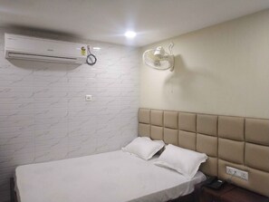 Rollaway beds, free WiFi - KYD Guest House (Kolkata)