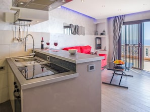 Fridge, microwave, oven, coffee/tea maker - 109 Penthouse , incredible view, Marco (Playa Las Americas,Adeje,Tenerife)
