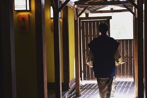 Hallway - Yamamomiji (Yufu)